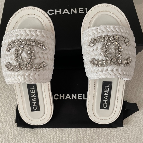 COPY - Chanel Cc Spotlight 23S White with Crystal Rafia Mules Sandals 36.5 - Picture 1 of 9